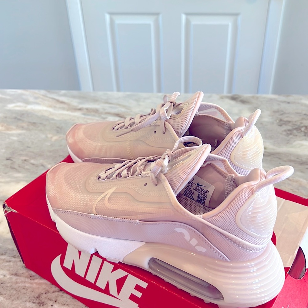 Nike air max 2090 pink size 9